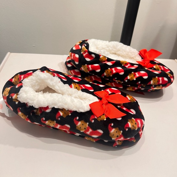 Holiday Fuzzy Slippers - Size 7 - 9.5 - Picture 2 of 8